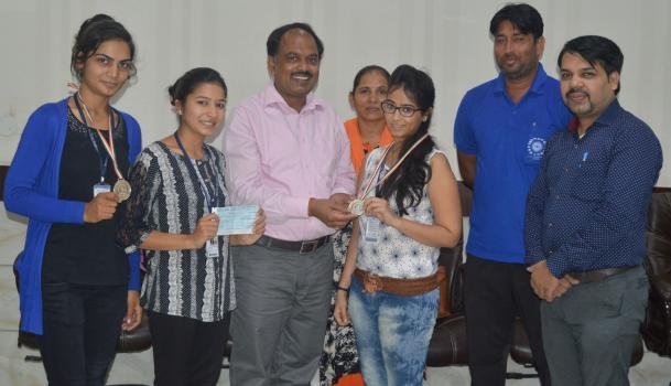 APGC bagged Second prize in Badminton tournament held in MMU