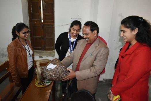 Commerce department of the college organized Stone Painting and Bottle Painting 